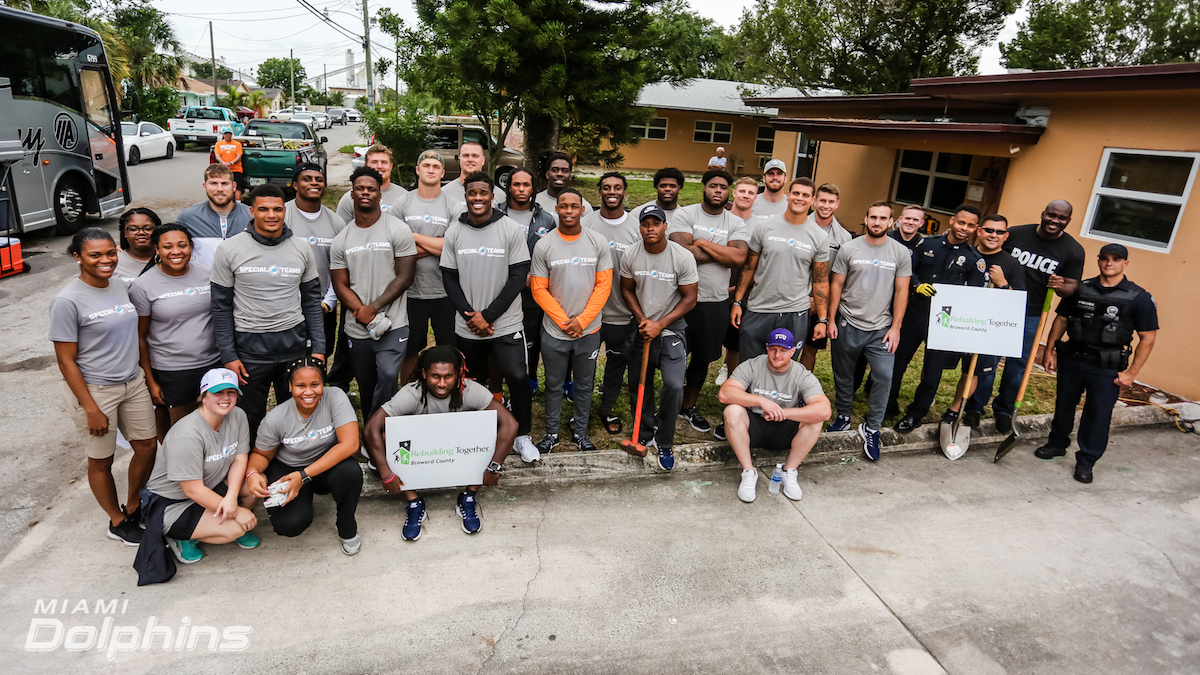 Miami Dolphins 2018 Rookies Rebuilding Together Service Project Group Photo