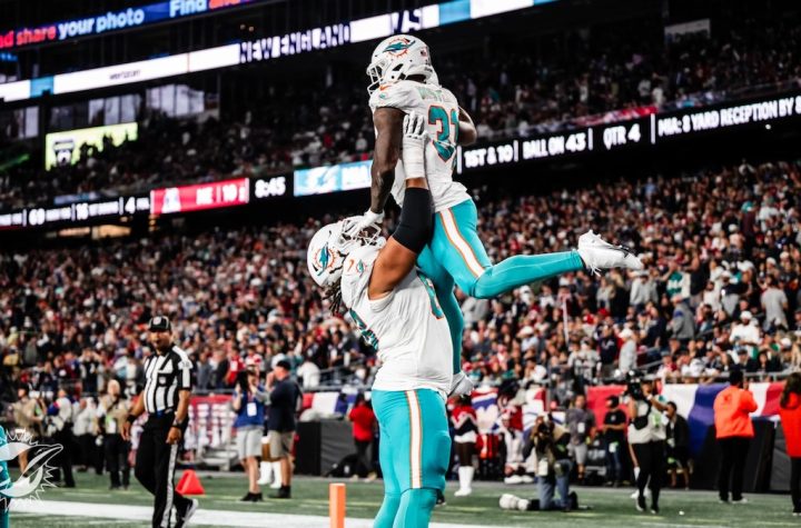 Dolphins Win Second Straight