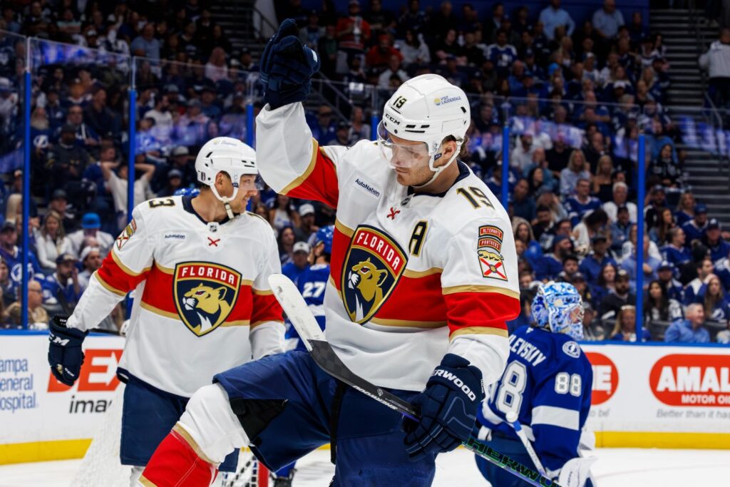 Panthers Demolish Lightning
