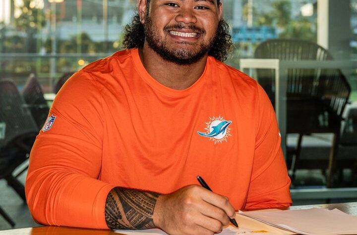 Dolphins Sign Jonah Savaiinaea